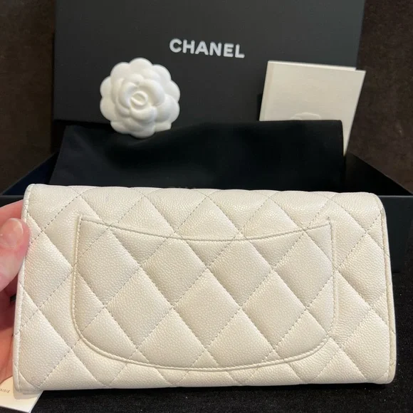 ** sold** Authentic Chanel Caviar wallet - Picture 4 of 8